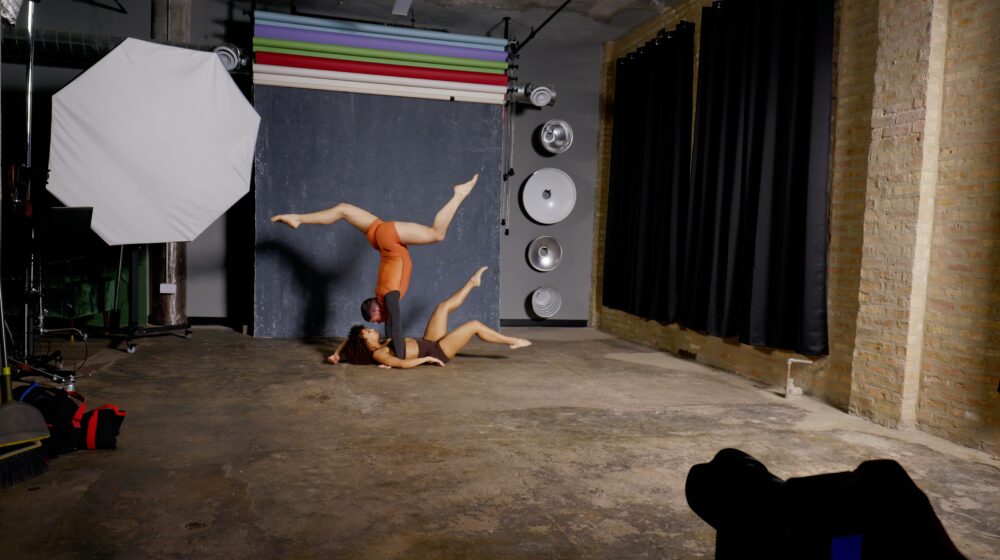 view of the studio with 2 dancers and the Indirect Litemotiv Octa 190cm